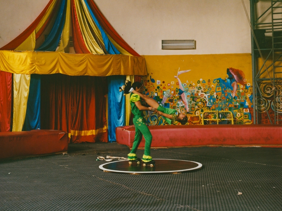 Left to right: Rocío Margaret Barroso Veslasco and Leandro Jorro Peñate perform a paired roller-skating duet routine. | Samanta Collado Valdés and Daniel Enrique Vale Naya perform a juggling and balancing routine. In Cuba, juggling and balance are among the first circus skills taught, forming the basis for more complex acts.
