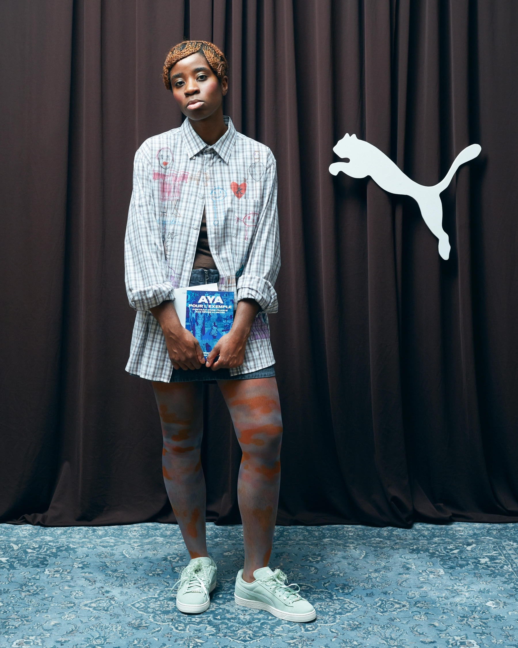 Tank Top Cos, Shirt Amiina TV, Skirt & Shoes Puma, Tights stylist’s own, Books talent’s own