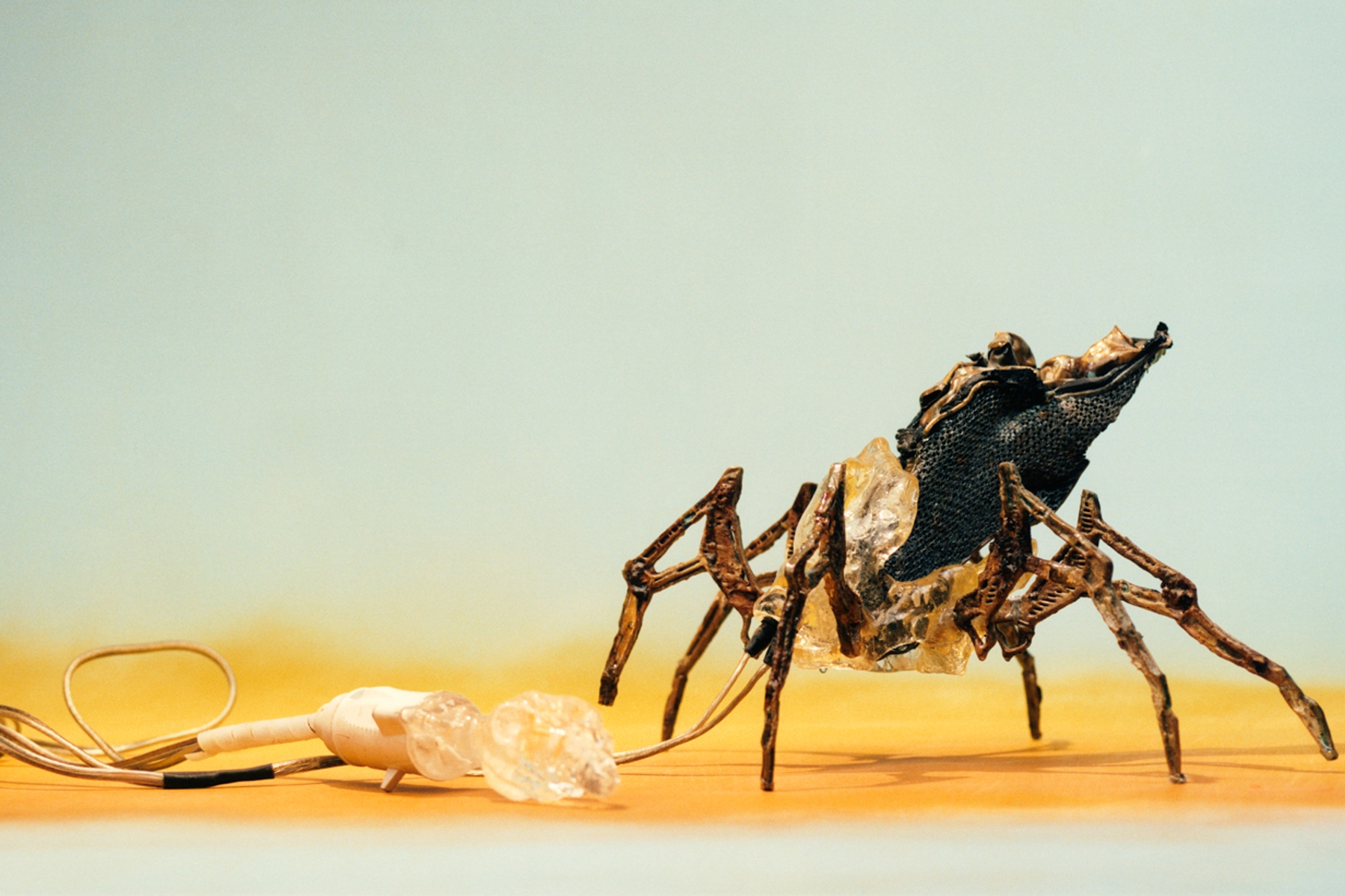 AMIGAA (Carlos Sáez, 2021), Mech arthropod formed by the technological waste of a recent past and new designed parts. Includes materials such as Aluminum and Copper and Plastics.