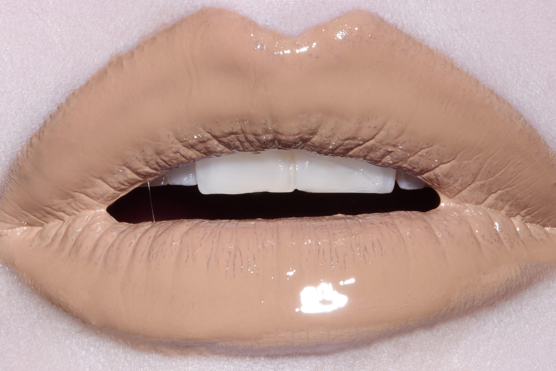Lip Liner: Artist Color Pencil 506 'Endless Cacao' | Lips: Artist Color Crayon 432 'Luminous Taupe' & Artist Color Crayon 404 'Ardent Dune'