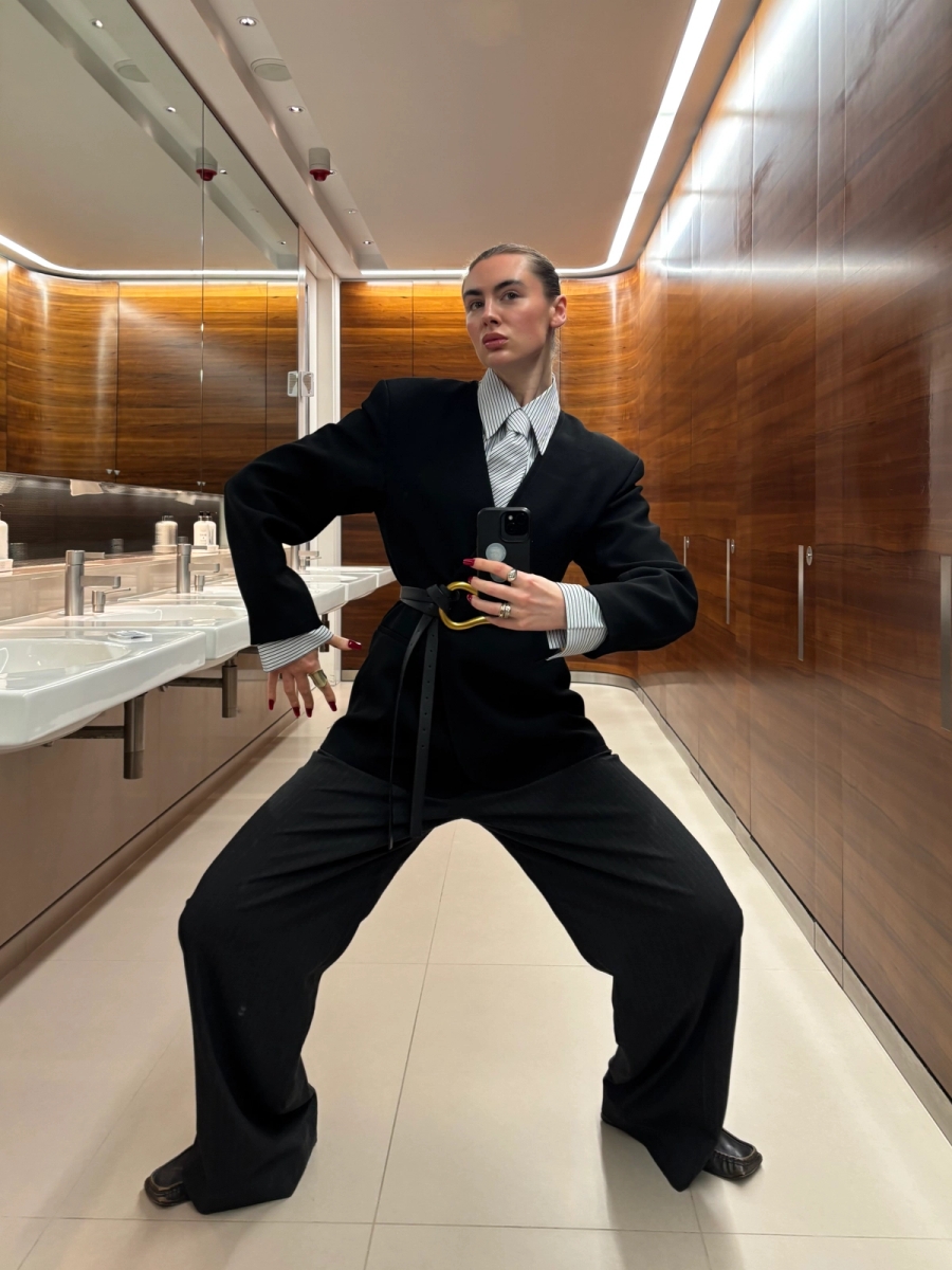 Blazer Remain Birger Christensen, Trousers Mango, Belt Iro Paris, Shoes Margiela | Shirt Asos, Blazer Weekday, Belt Vinted, Shoes Miista, Trousers Zara