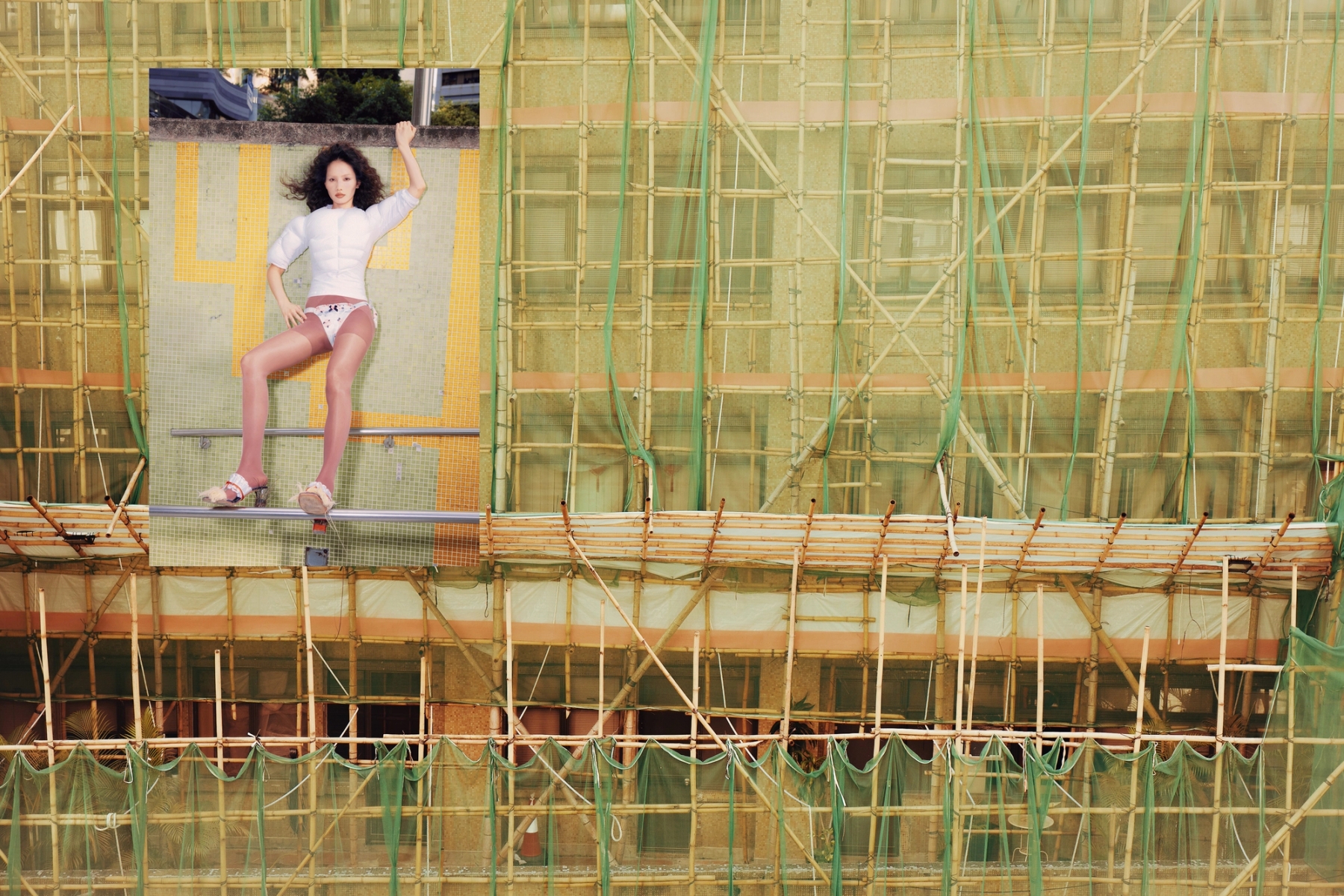 Top Nφdress, Thong Room Service, Shoes Yat Pit
