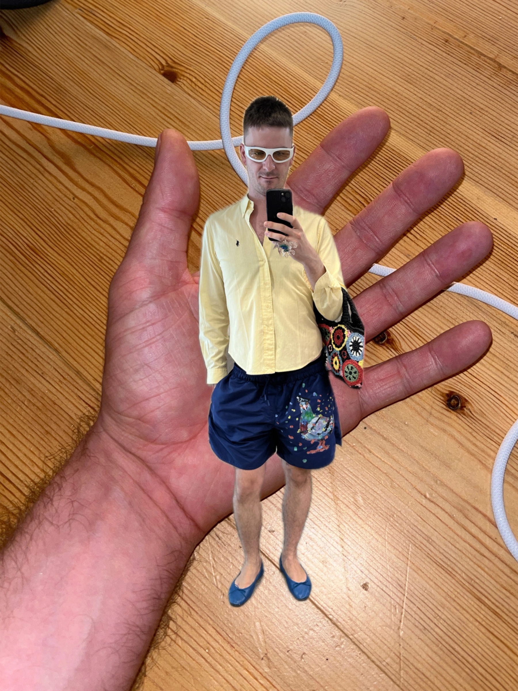 Sunglasses Miller & Marc, Shirt Vintage Polo Ralph Lauren, Shorts JW Anderson x Pol Anglada, Ballerina Porselli, Bag Vintage Prada