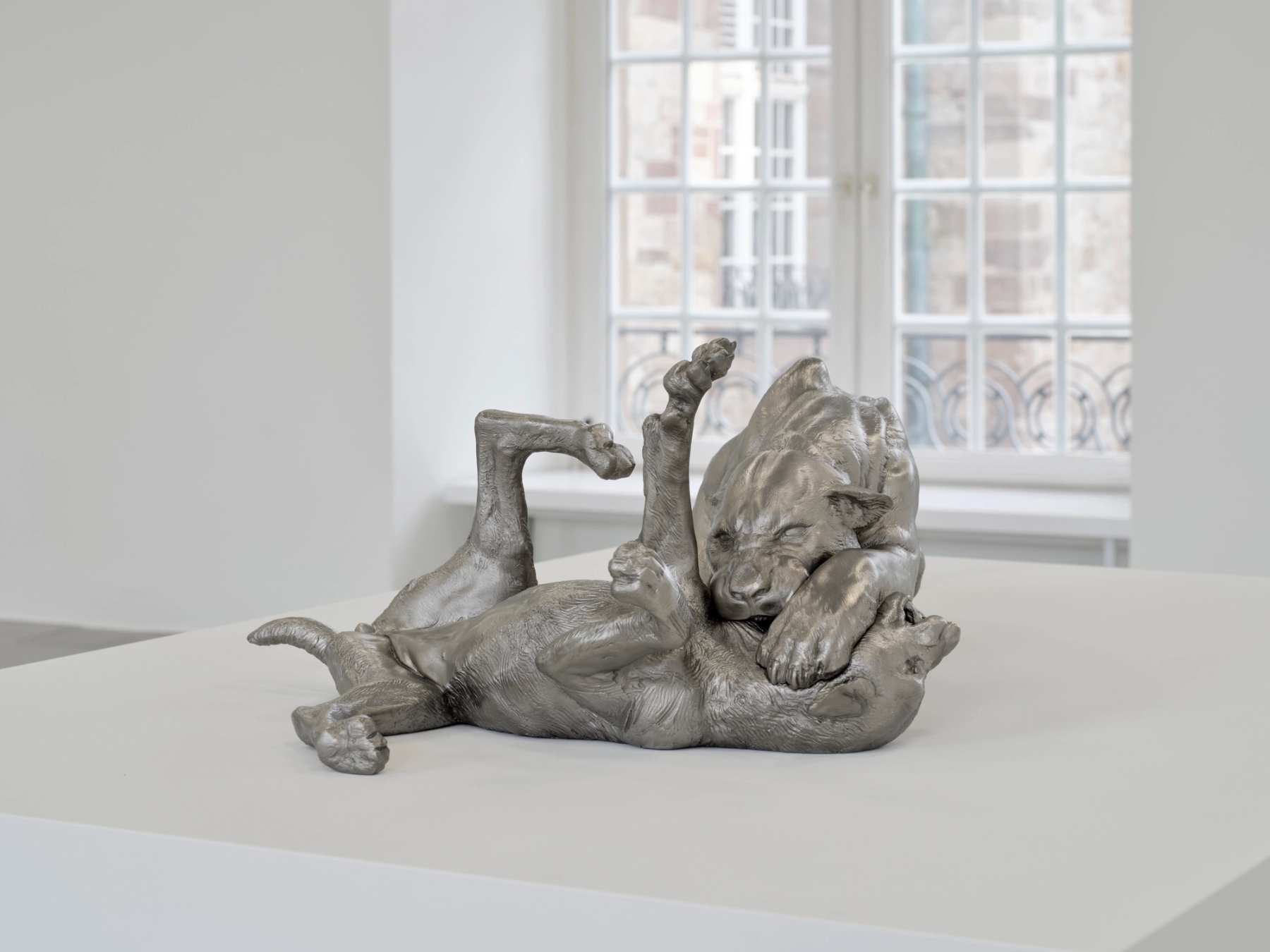 Charles Ray, 'Mountain Lion Attacking a Dog', 2018, Stainless steel, 29 x 108 x 57 cm, © Charles Ray, Courtesy Matthew Marks Gallery