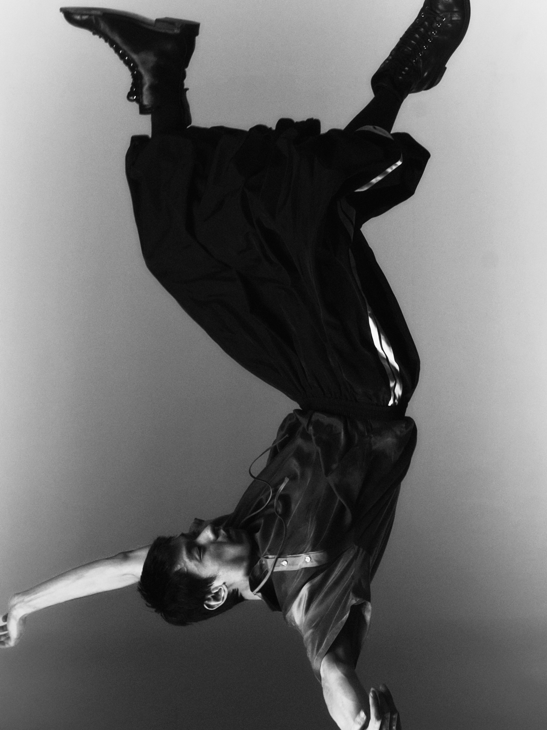 Zhuo in Top Saul Nash, Trousers Viviano, Shoes Versace, all Jewellery model’s
own