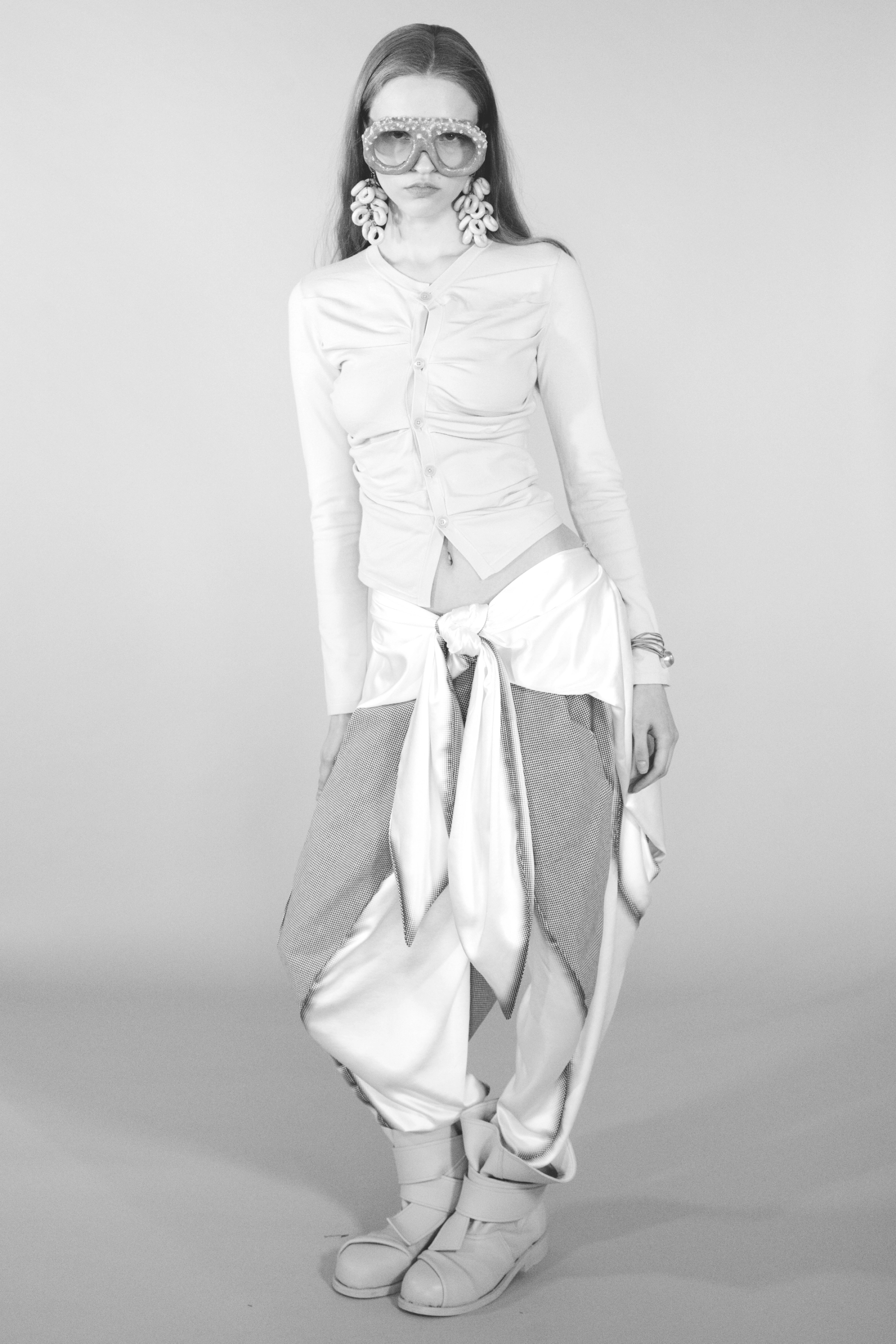 Top Camper, Trousers, Glasses & Earrings Saule Milonaité, Shoes Hoang Le, Necklace worn as a bracelet Camille Surault 

