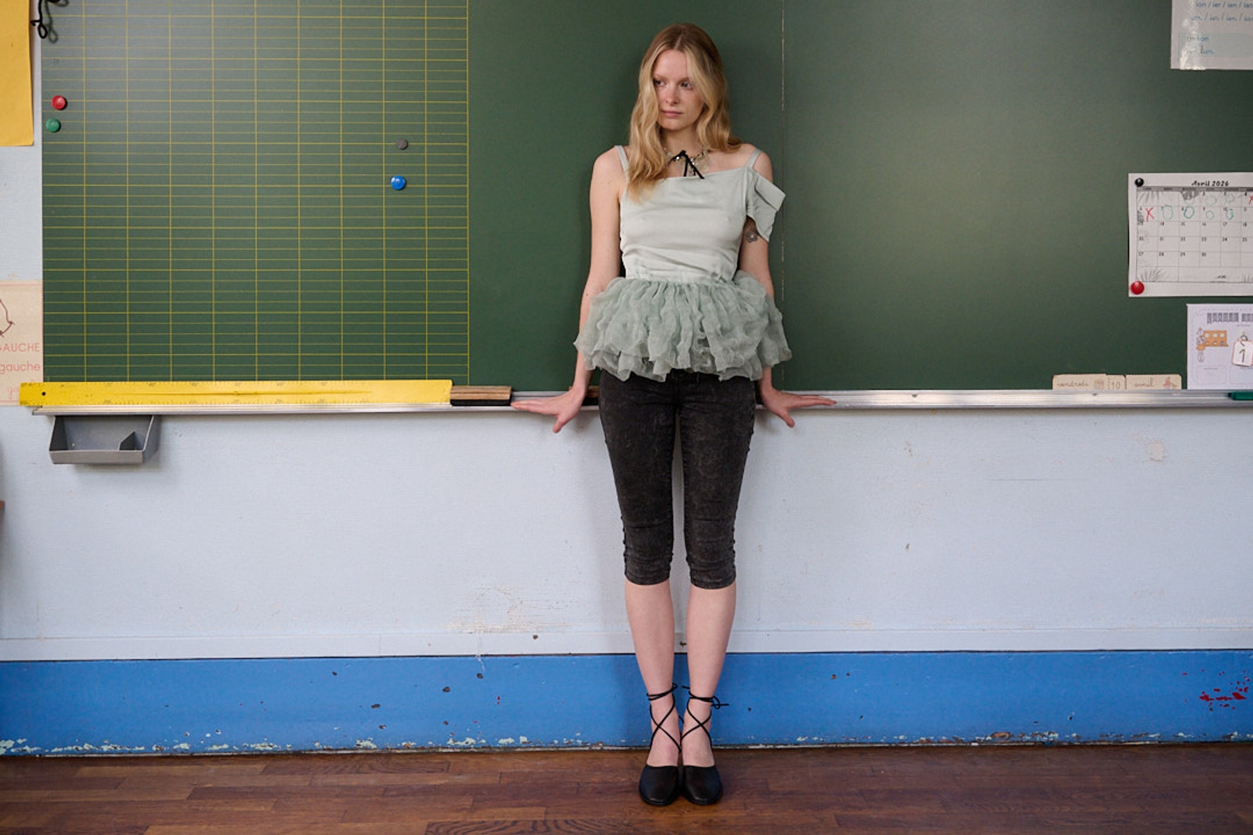 Top & Skirt Miista, Jeans Transe Paris, Shoes Aeyde, Necklace D’Heygere x Jenny Fax
