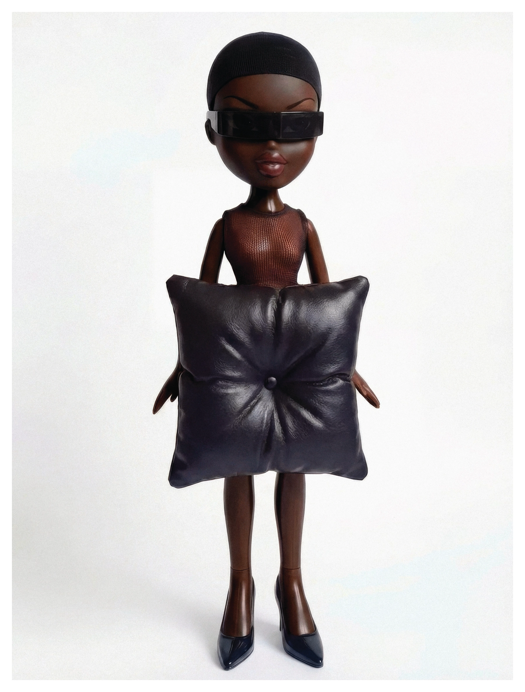 Top & Skirt Vêtements, Sunglasses MM6 Maison Margiela, Wig cap stylist’s own