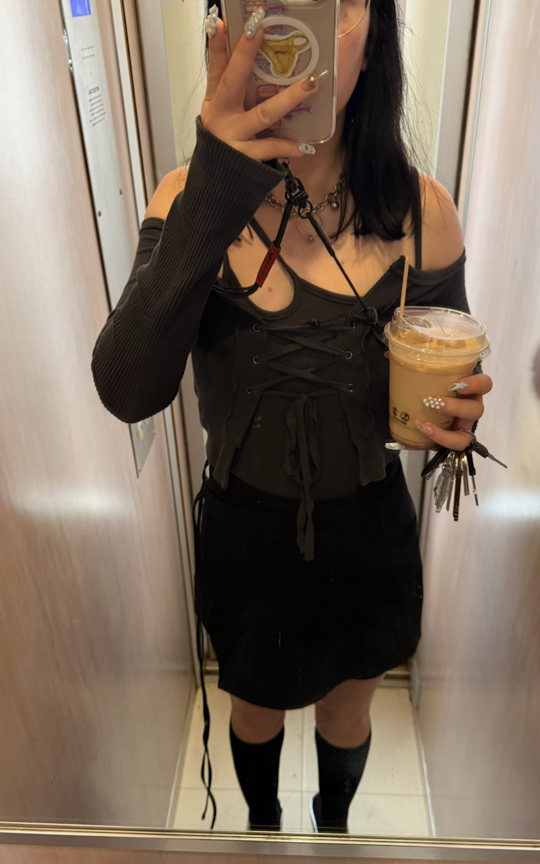 Top Ojos 오호스, Skirt Weekday
