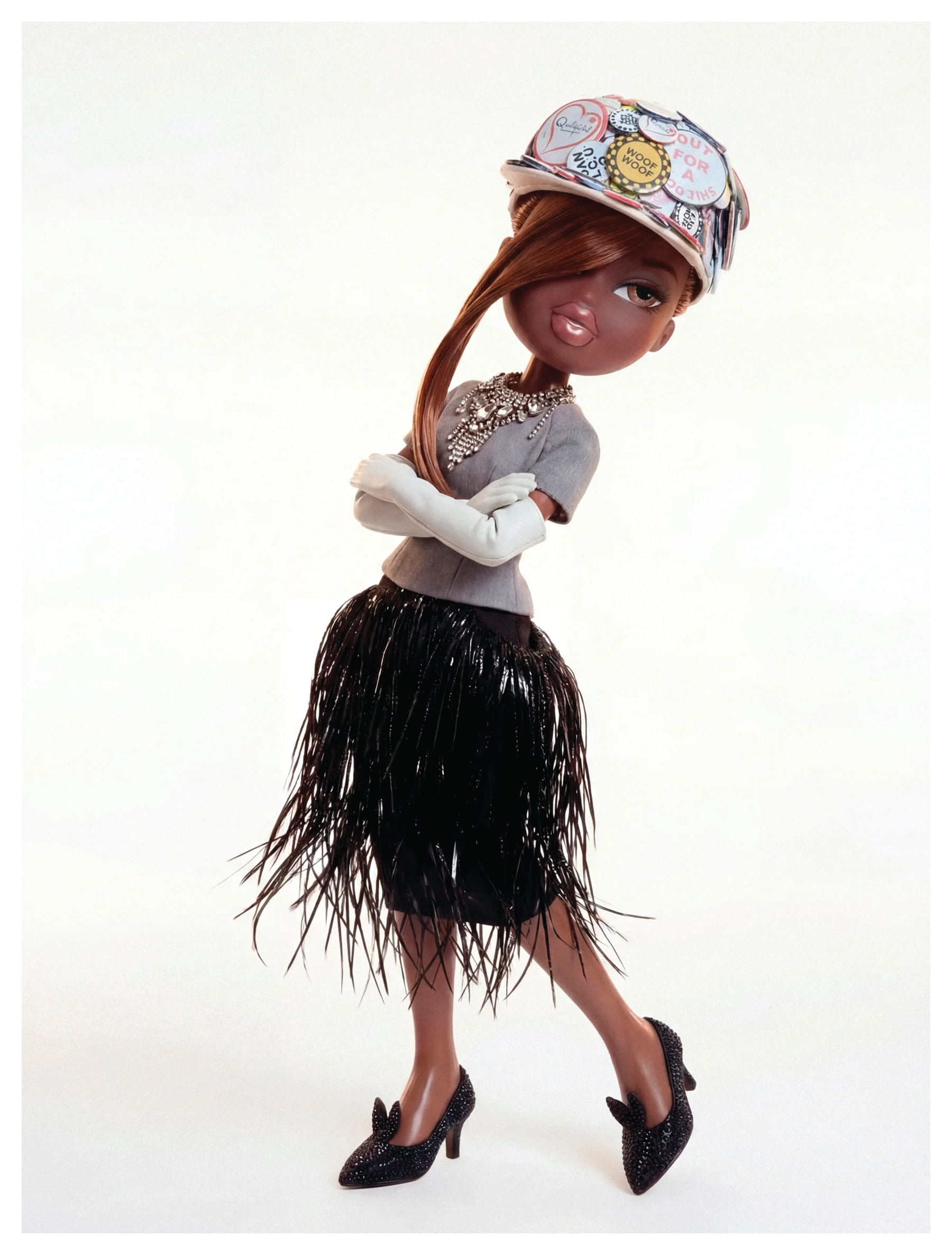 Hat Kenzo, Top Dries van Noten, Skirt Balenciaga, Gloves Balenciaga 