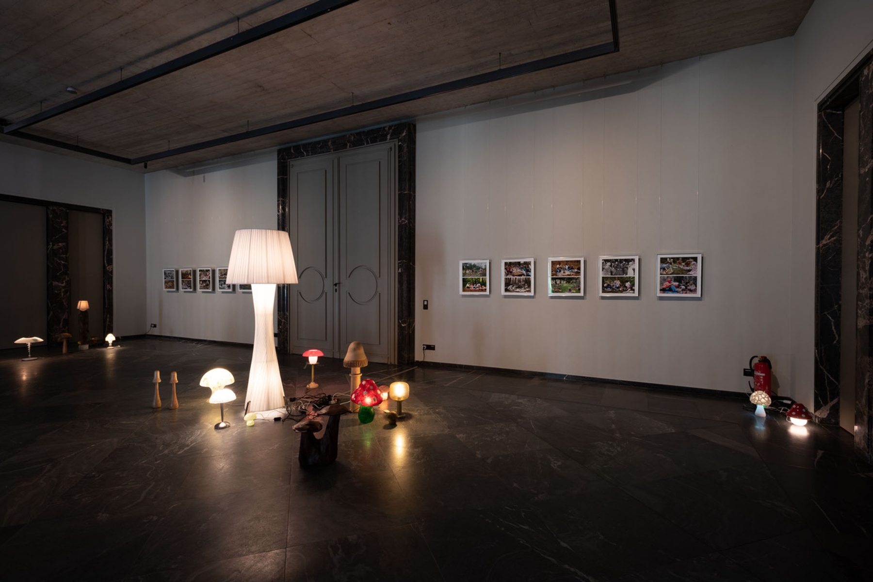 “i need to make mistakes just to learn who i am- Pilze”, 2023 | Installation of 28 decorative and lamp-mushrooms