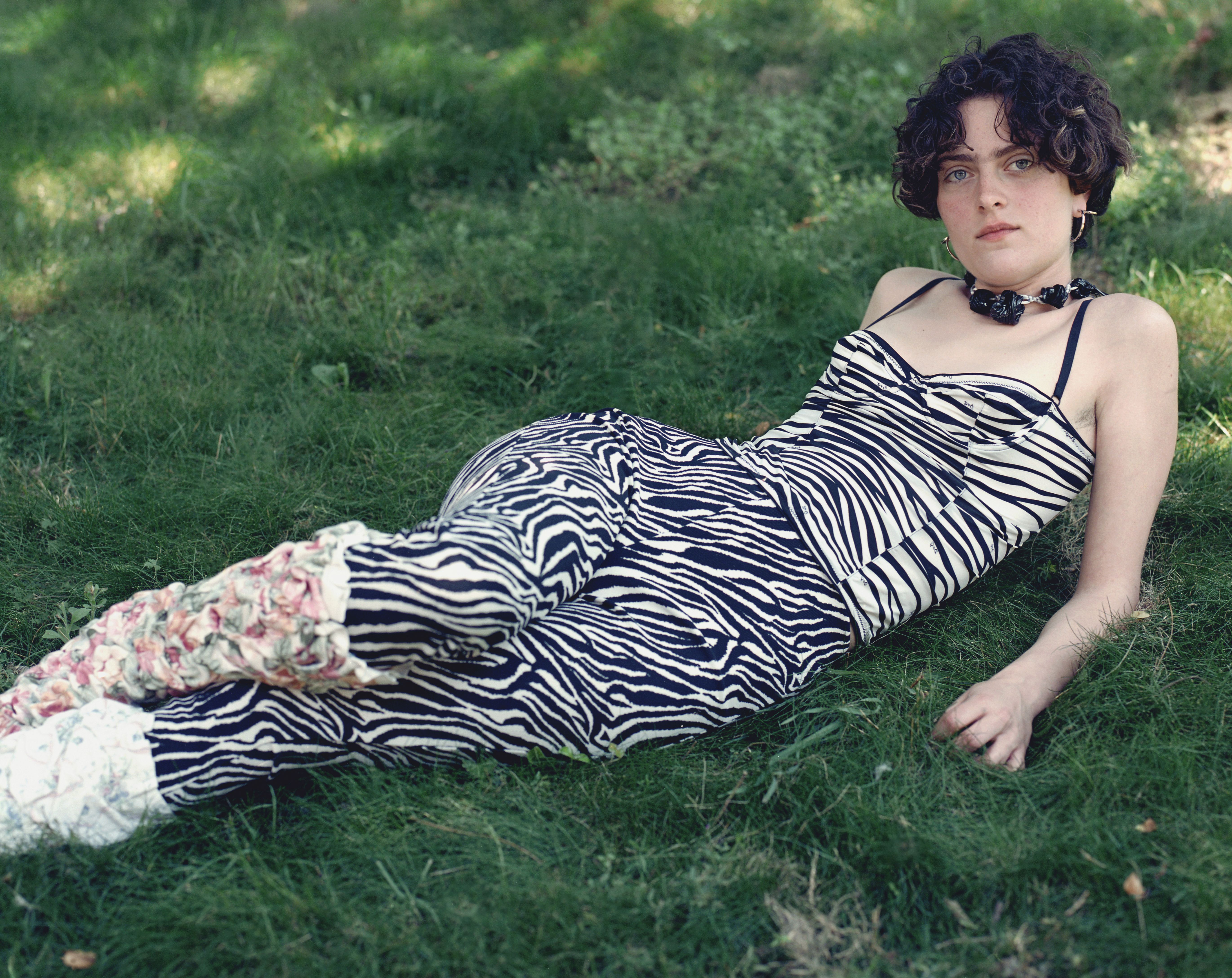 Paloma: Top and trousers Stylist’s Archive, Shoes Channa Studio for novembre, Necklace Tetier Bijoux, Earrings Justine Clenquet