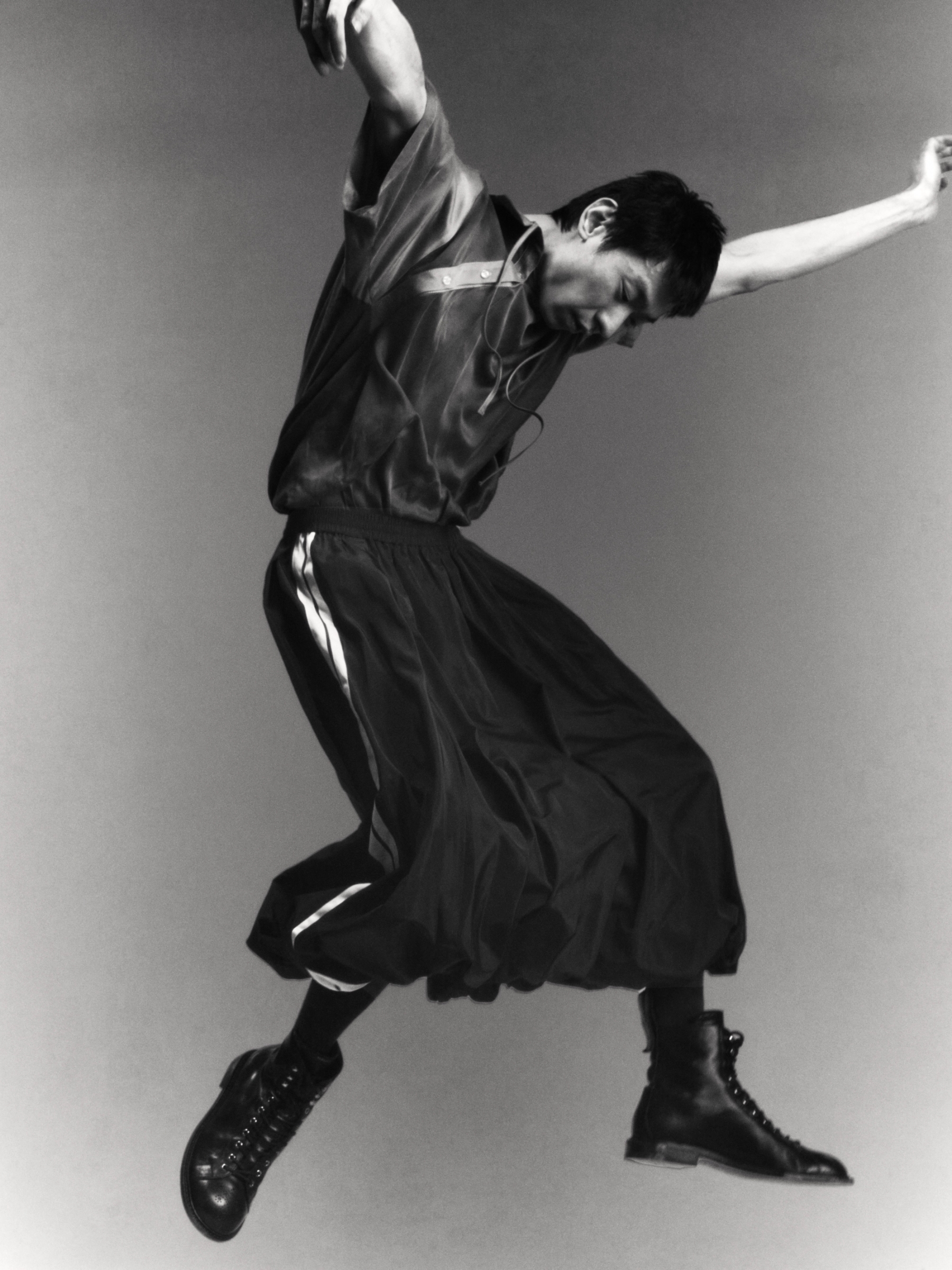 Zhuo in Top Saul Nash, Trousers Viviano, Shoes Versace, all Jewellery model’s
own