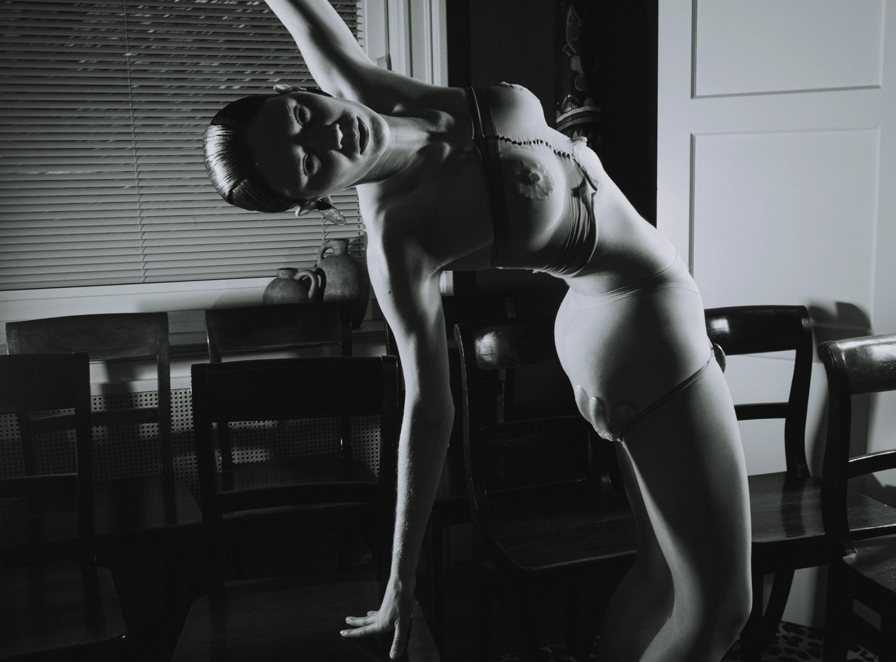 Earrings D’Heygere, Necklace Wouters & Hendrix, Body adornment dried pineapple