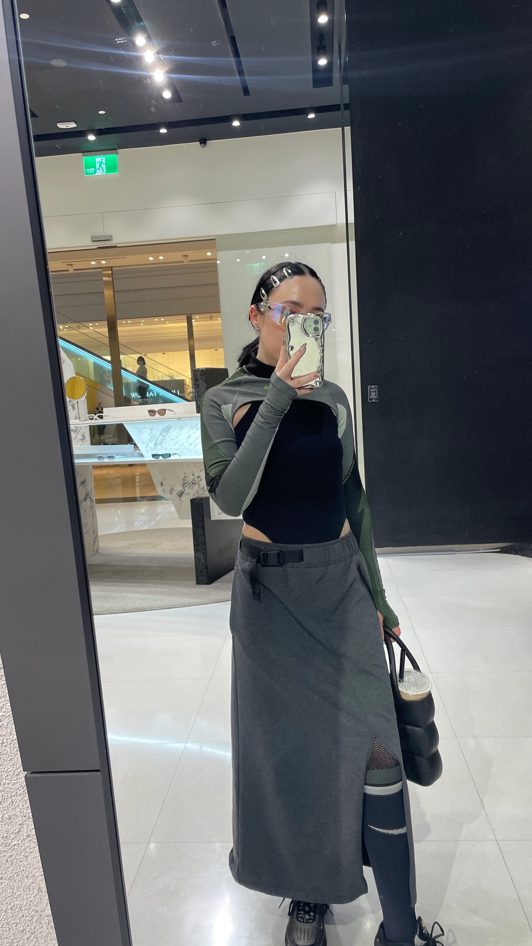 Top Nike x Feng Cheng Wang, Skirt & Shoes Nike , Socks Nike x Sacai, Bag Melissa, Glasses Gentle Monster
