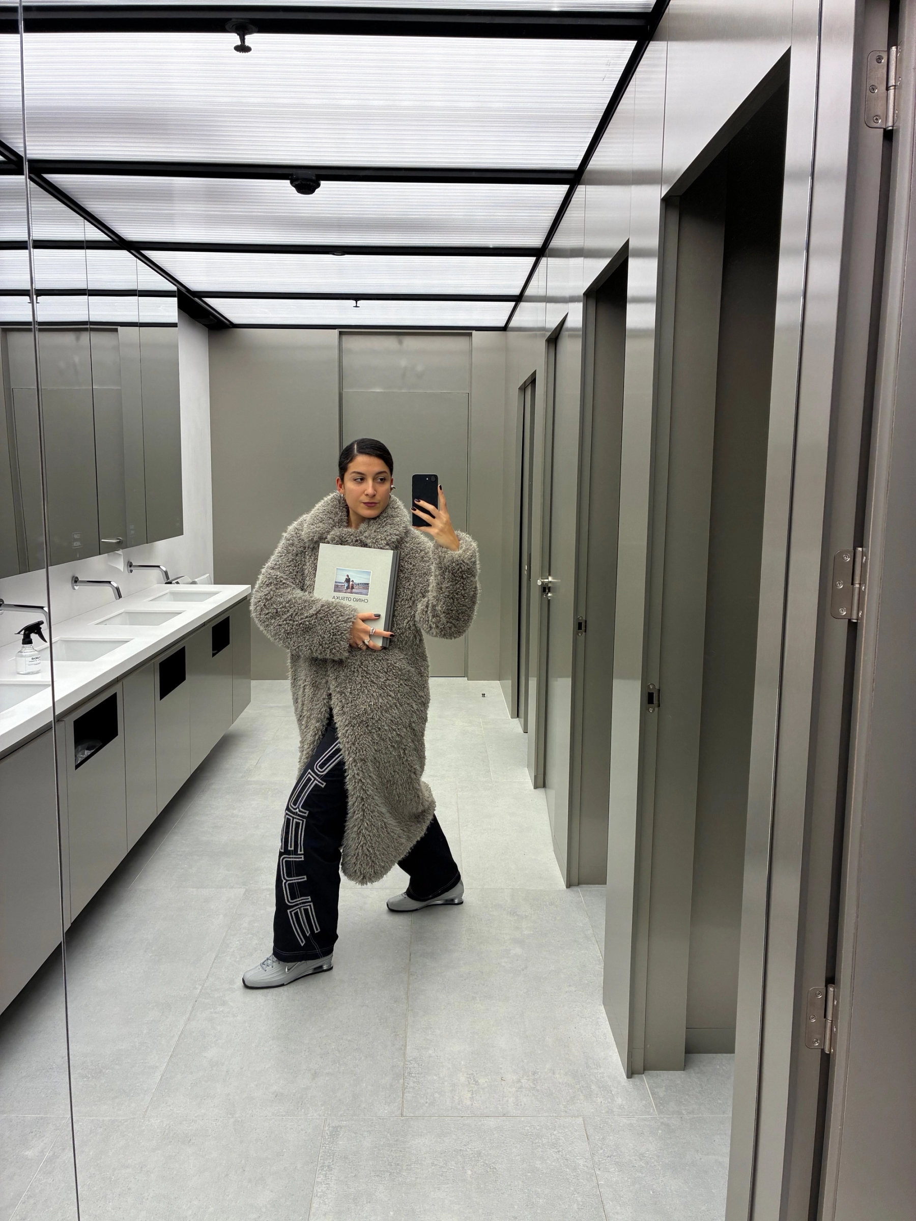 Coat Pull&Bear, Trousers Supreme,Shoes Nike Shox Z | Book: Photo Album by Chino Otsuka