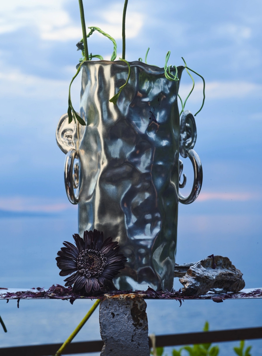 Left to right: Jewelry La Gramme, Vase Panconesi