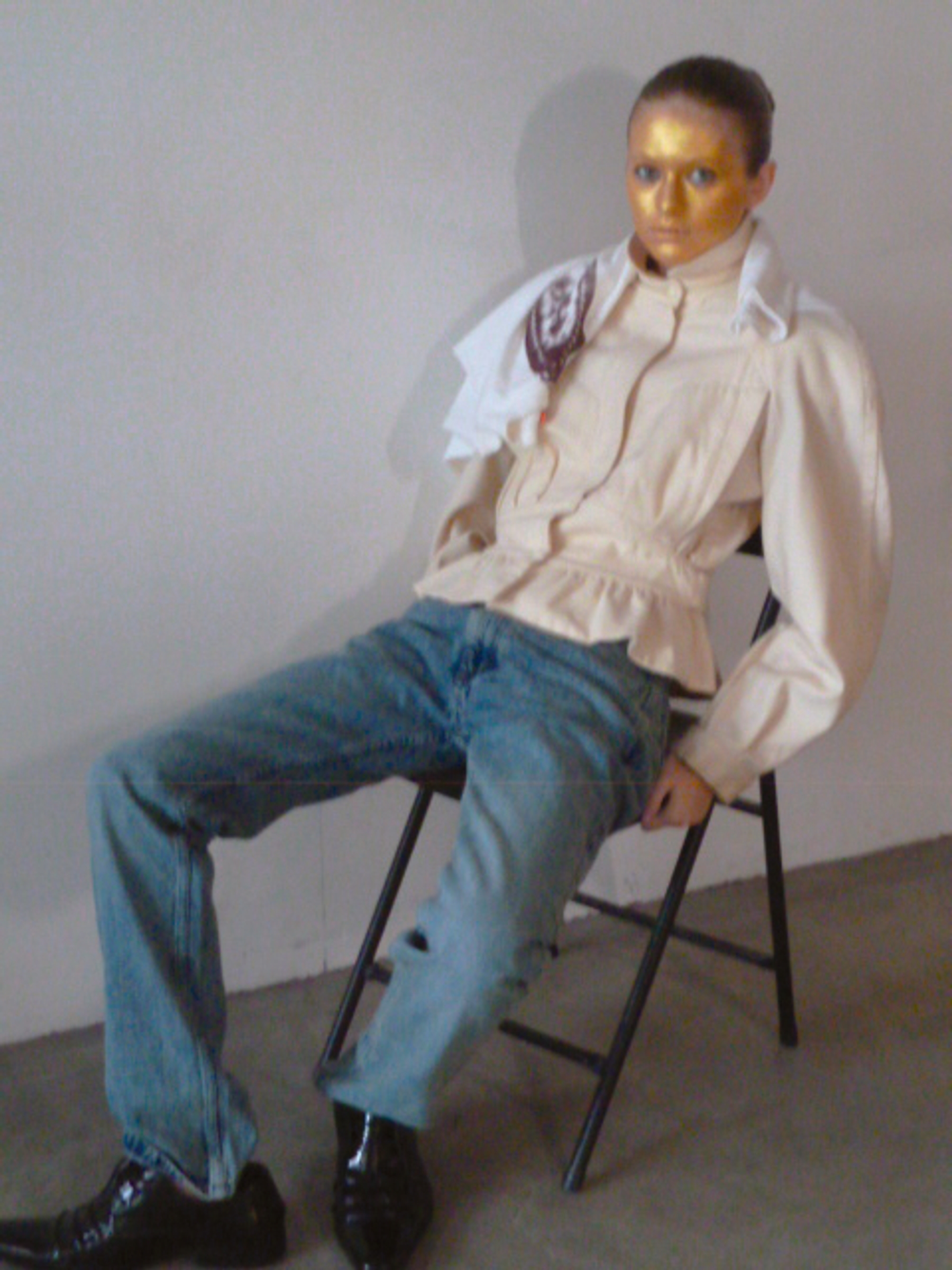 T-shirt Mad Enlatados, Jacket archival Thierry Mugler, Pants & Shoes Toca