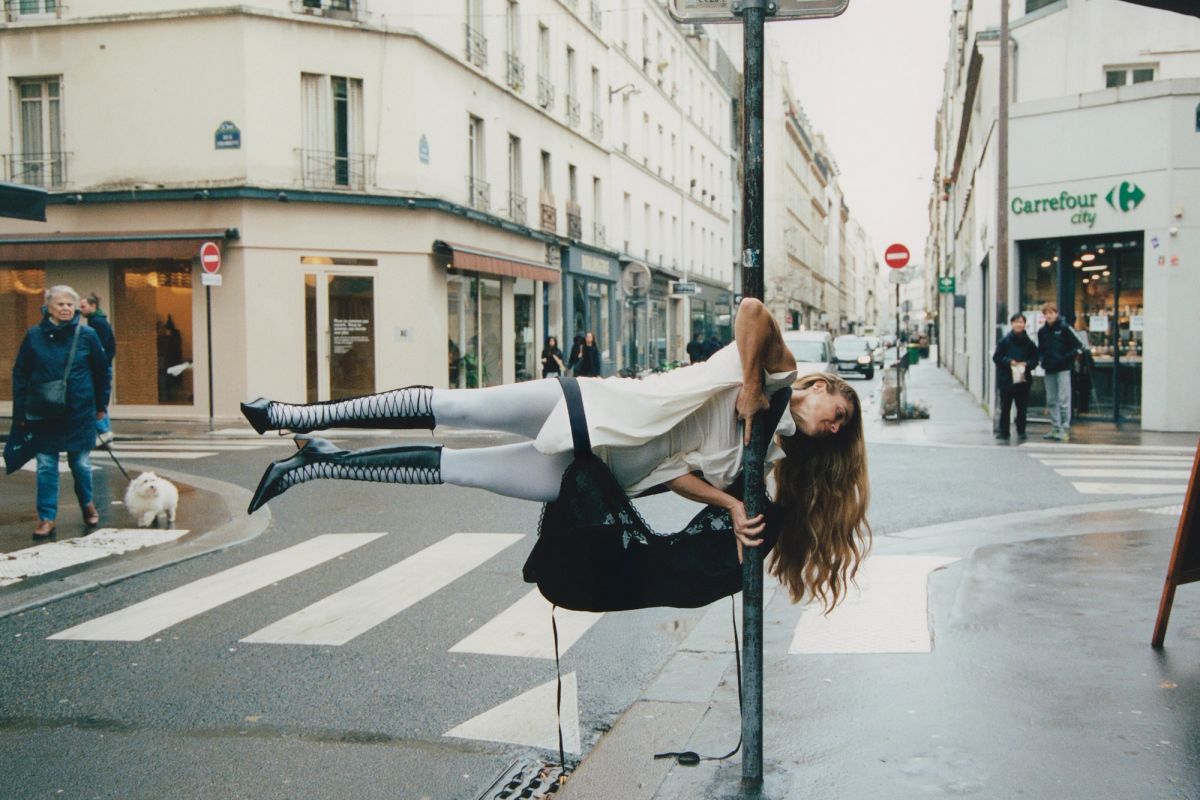 Human Flag by Frauke Joana & Christelle Owona
