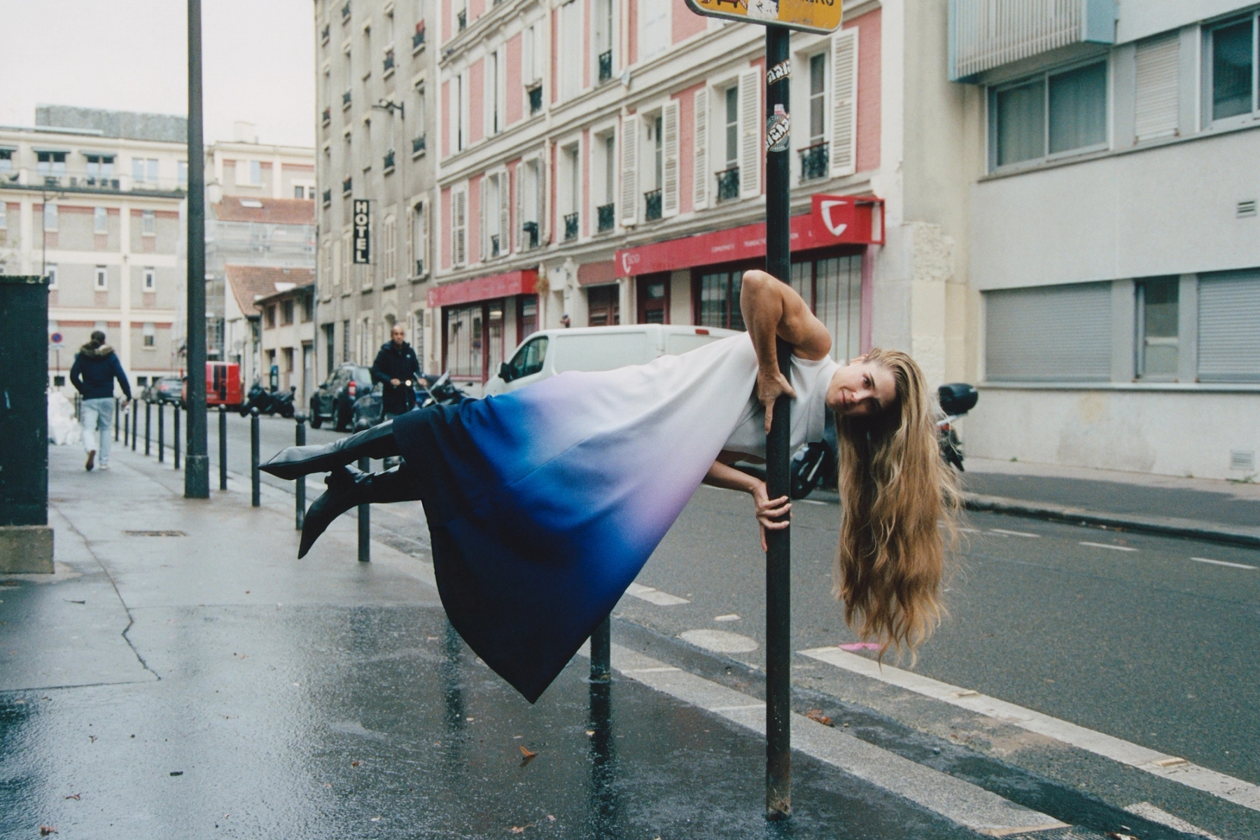 Dress Mossi, Shoes Miista