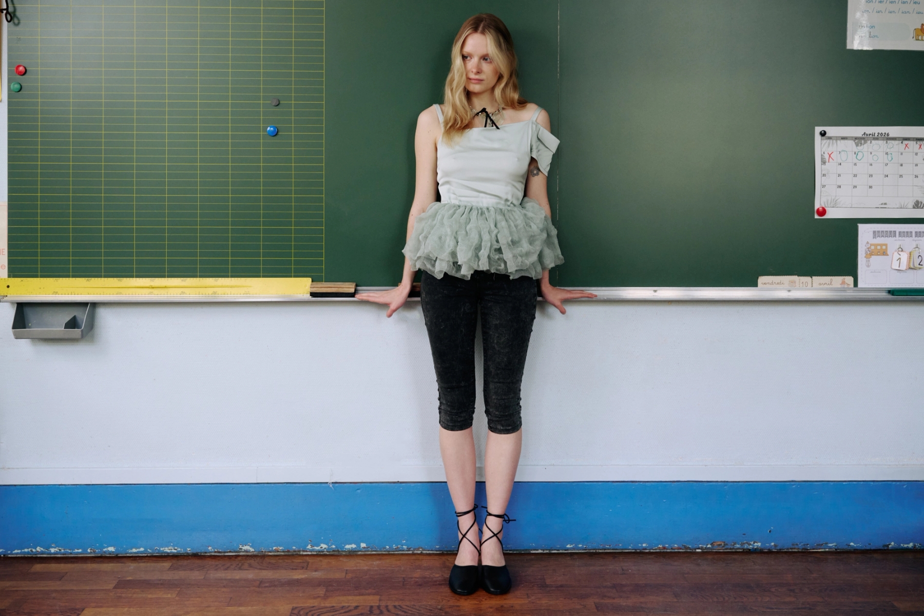 Top & Skirt Miista, Jeans Transe Paris, Shoes Aeyde, Necklace D’Heygere x Jenny Fax
