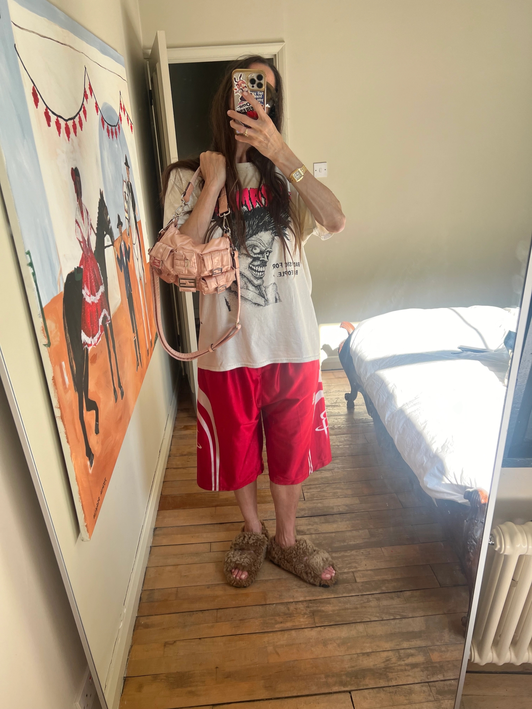 Bag Fendi, Tshirt Vintage Cramps, Shorts Vintage NBA bootlegs, Slippers Miu Miu, Glasses Jean Paul Gaultier, Watch Cartier