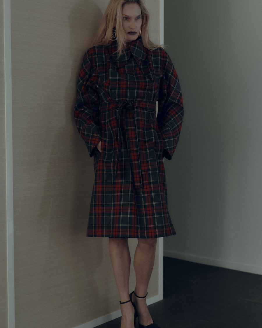 Coat Vivienne Westwood, Shoes Alaïa, Earrings Panconesi