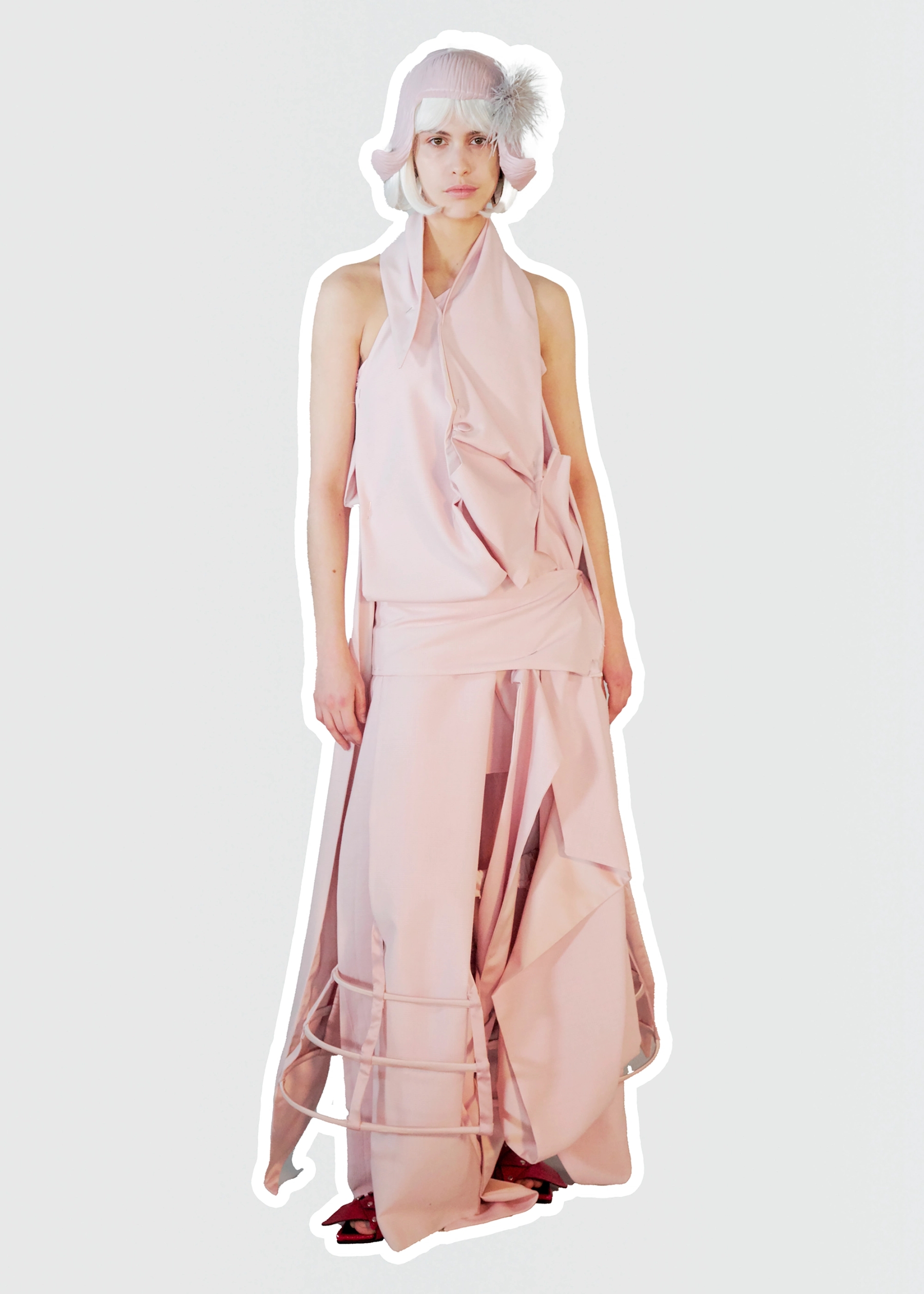 Dress & Headpiece Eugénie Debrosse, Brooch Souagforever, Shoes Camelia Mohsni

