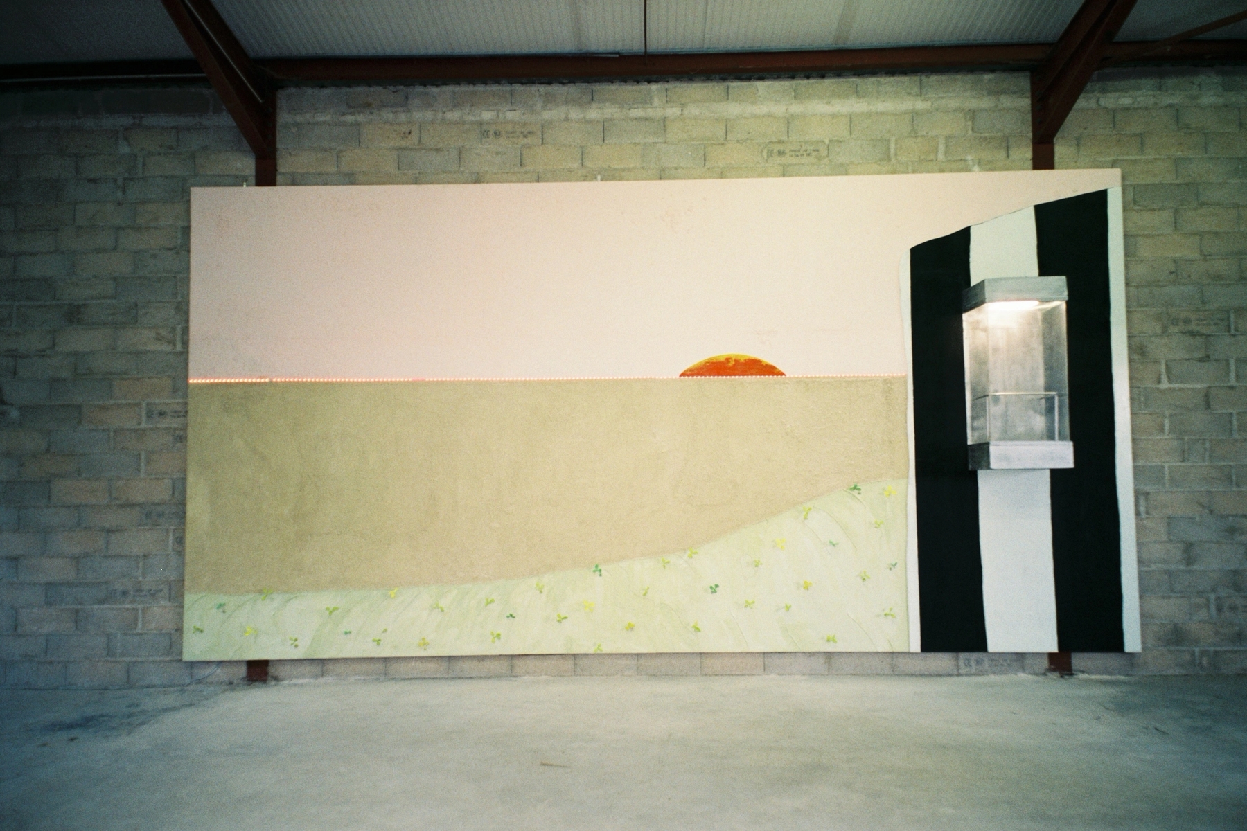 Hugo Avigo - Try your luck on the suspended light