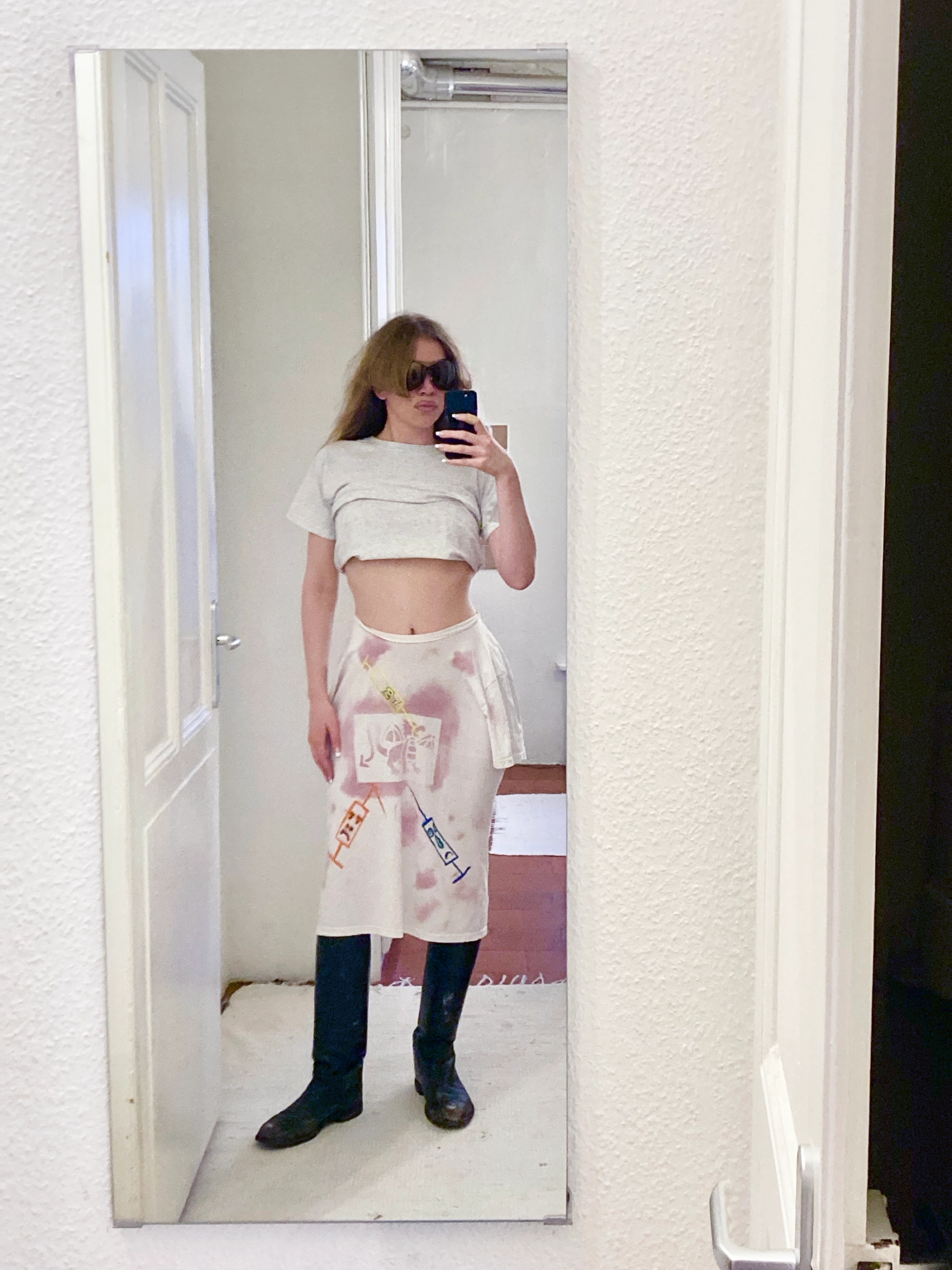T-shirt Ei Arakawa, Skirt Josse Bailly, Boots no brand