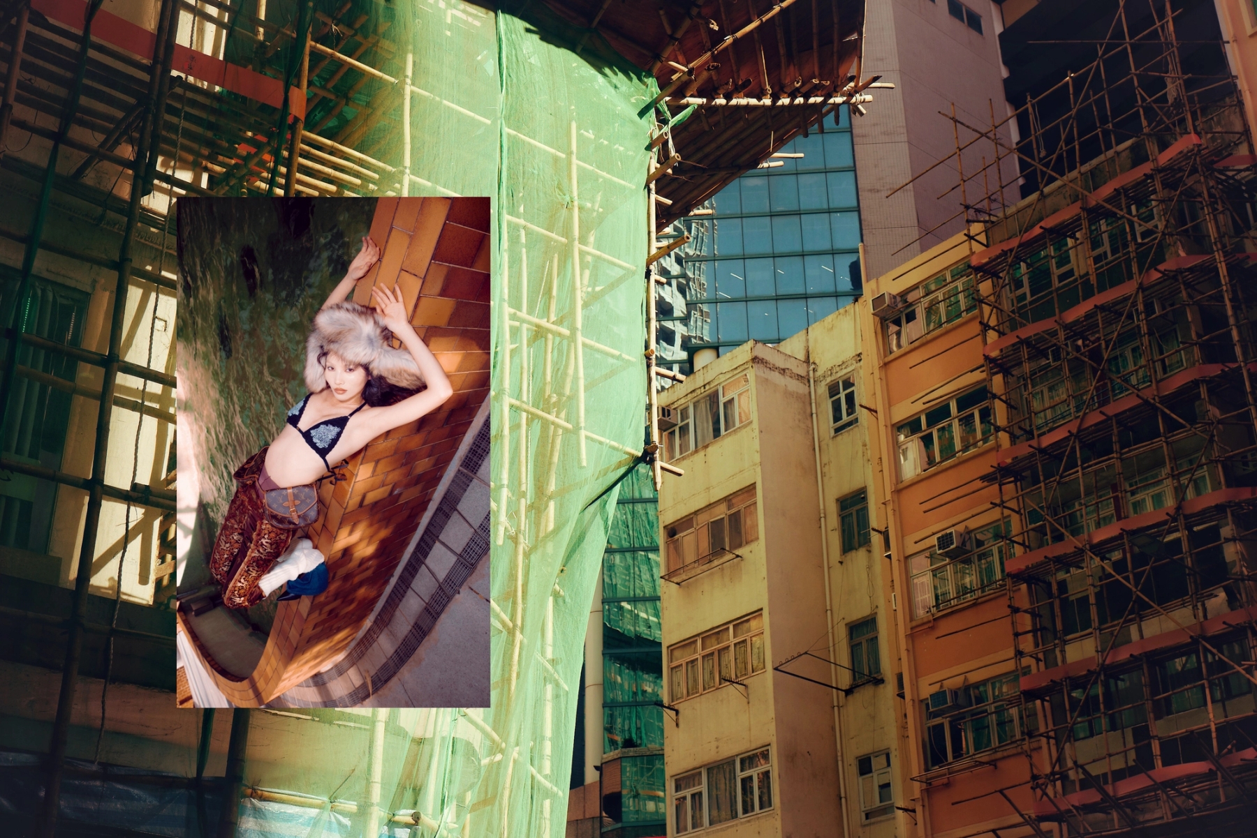 Bra Didu, Pants Yat Pit, Waistbag Louis Vuitton, Hat Markgong, Shoes Stylist’s own