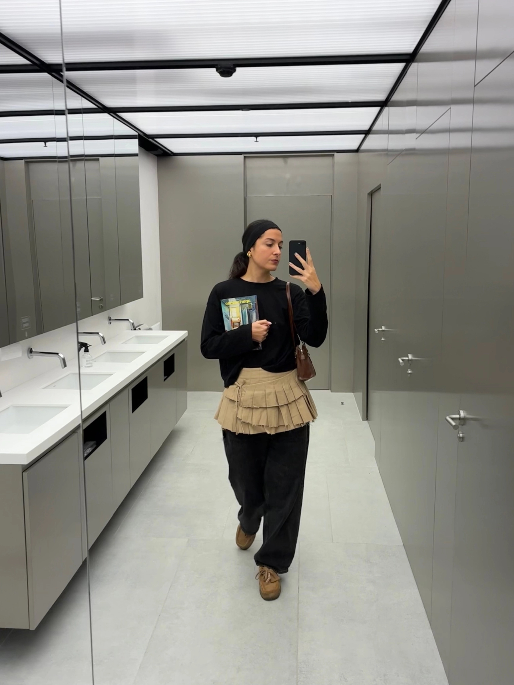 Top COS, Trousers Palace, Skirt Pull&Bear, Bag Paloma Wool, Shoes Clarks Wallabee | Magazine: Apartamento