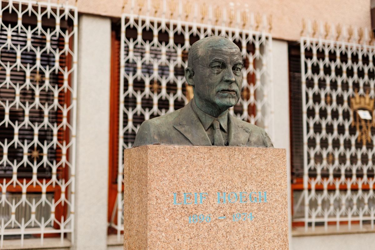 Byste av Leif Høegh (1896–1974)