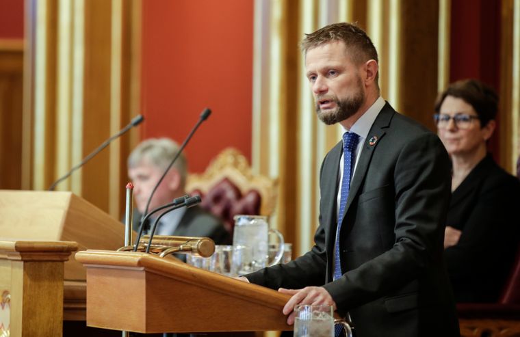 Helseminister Bent Høie avviste at alder er et selvstendig prioriteringskriterium i Politisk kvarter på NRK.
