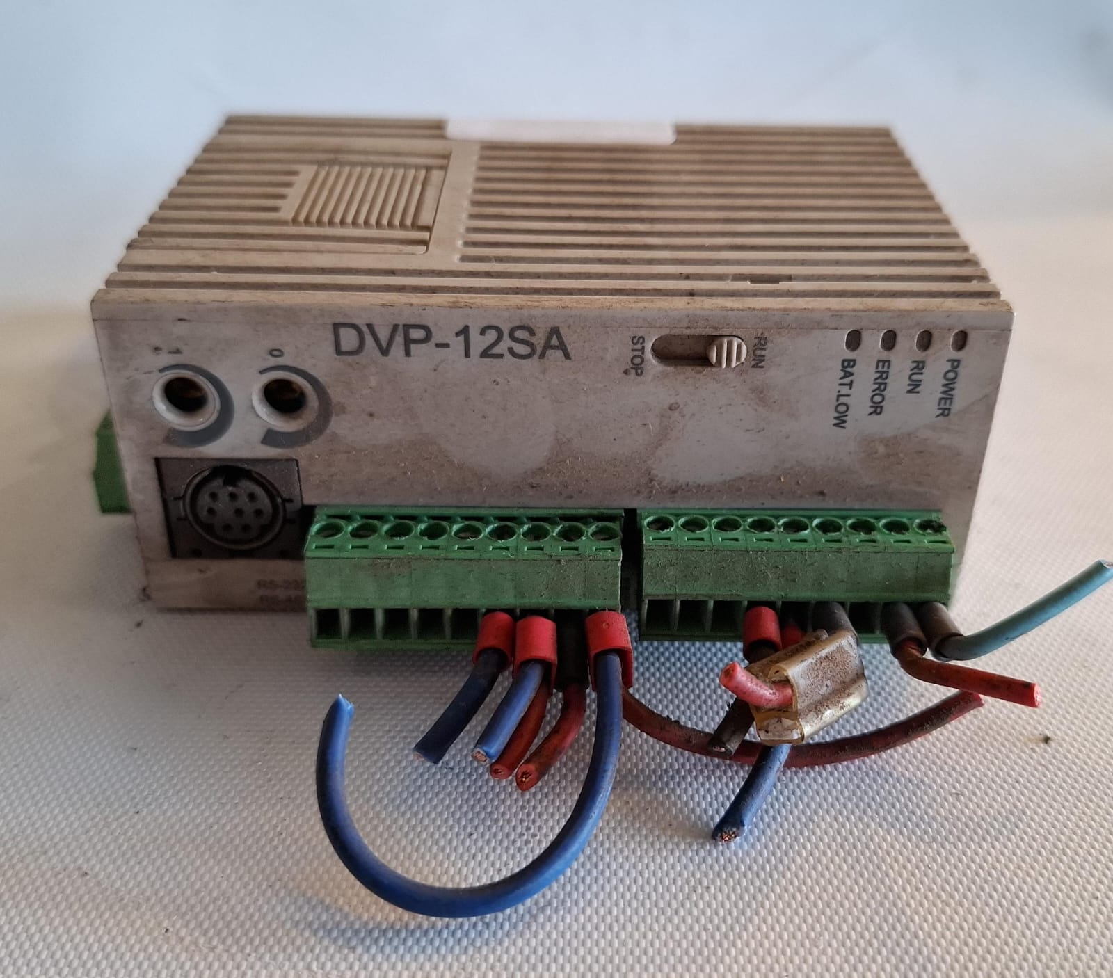 CLP Delta DVP-12SA11R – 24 VDC – 1,5 A Saída 250 VAC