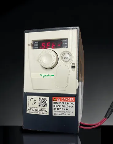 Inversor de Frequência Scheneider ATV312 (2)