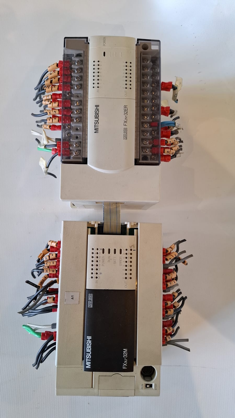 Controlador Lógico Programável (CLP) Mitsubishi FX2N-32ER-ES/UL 32 I/O 100–240V AC 30W