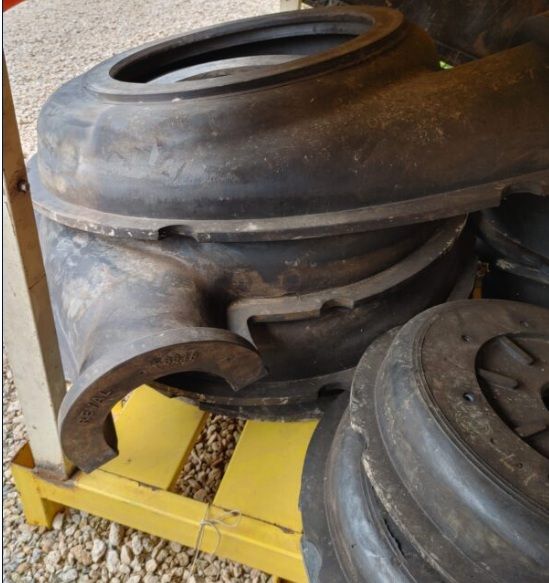 Lote de Revestimentos, Rotores, Peças Diversas de Bomba WEIR e Motobombas