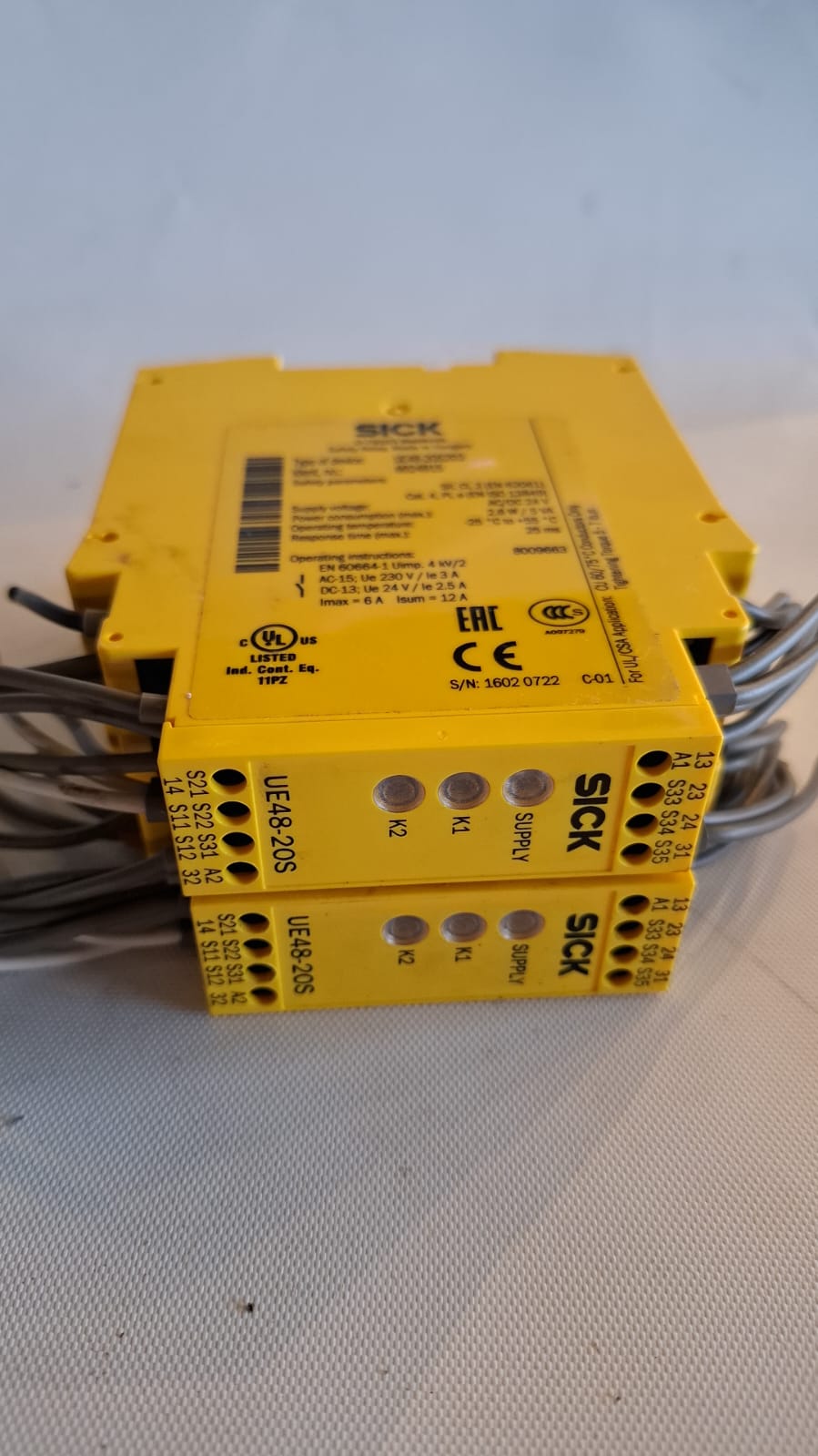 Relé de Segurança SICK UE48-20S2D2 – 24V AC/DC – 2,6W / 5VA