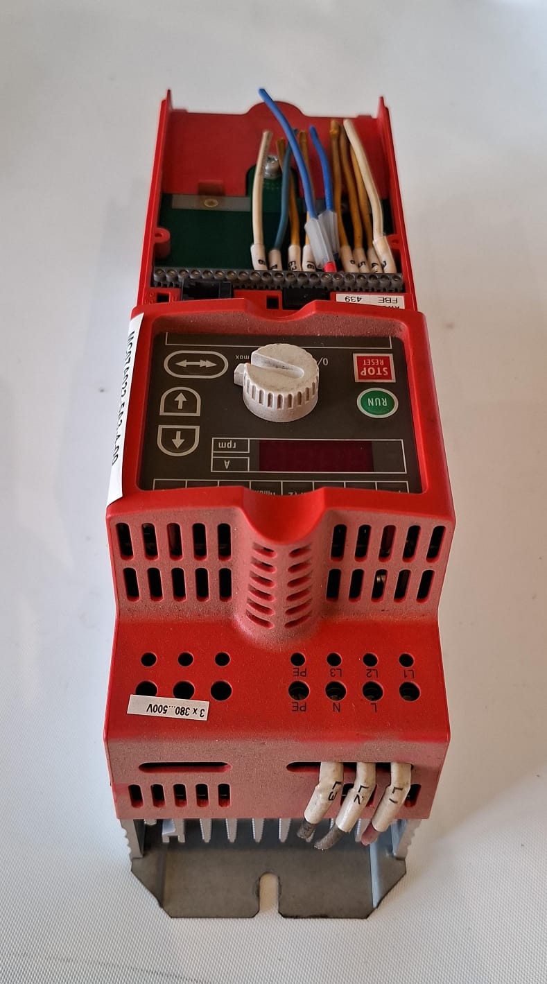 Inversor de Frequência SEW Eurodrive MC07A022-5A3-4-00 2.2kW 3HP Trifásico