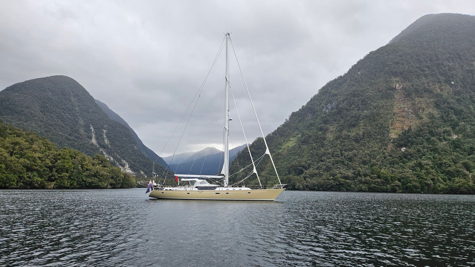 Matariki at anchor in Haulashore Cove