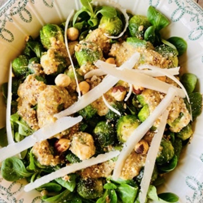 Photo de Salade tiède aux choux de bruxelles, sauce anchoix-citron