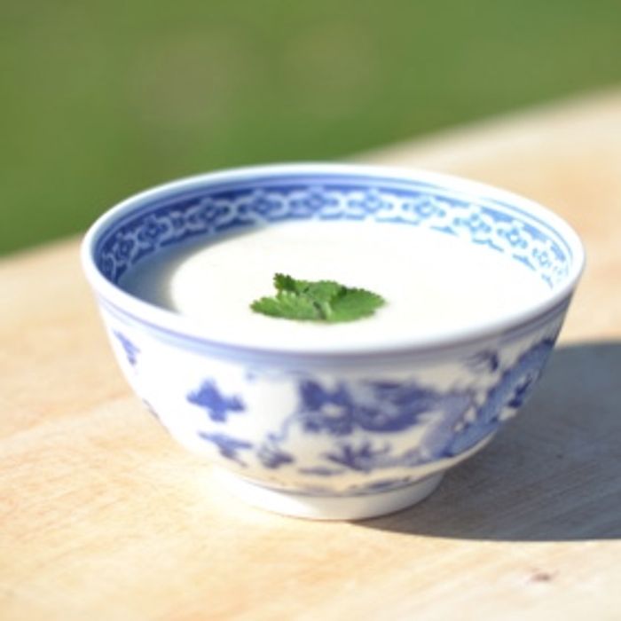 Photo de Soupe au céleri rave, saveur citronnelle et kaffir