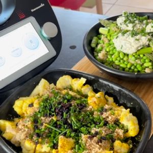Photo de Quinoa printanier, chou-fleur aux graines et aux épices Dukkah