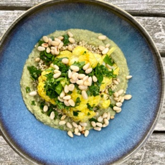 Photo de Chou-fleur au cumin et curcuma et crème de haricots blancs