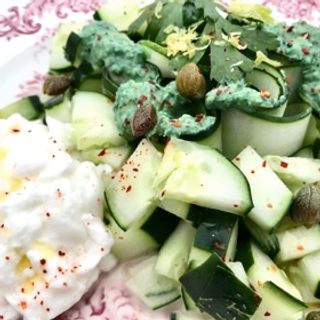 Photo de Salade de concombre à la sauce courgette-spiruline