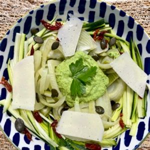 Photo de Spaghettis de courgette et fenouil vapeur, crème de courgettes aux herbes du potager