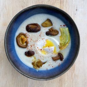 Photo de Velouté de chou-fleur, pleurottes et oeufs mollets