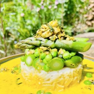 Photo de Asperges et petits pois, sauce soleil, amande& estragon