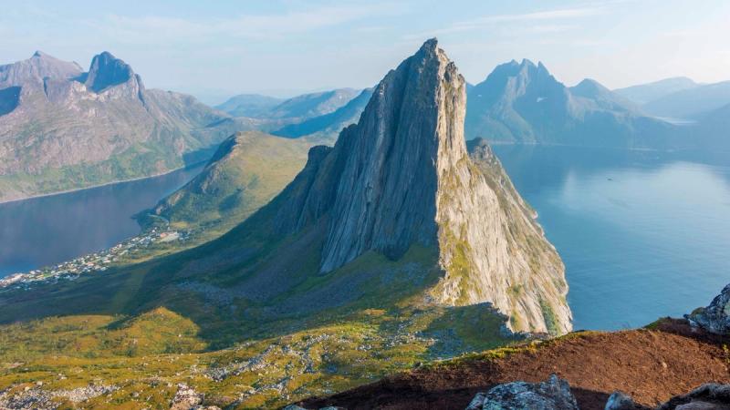 Montagnes spectaculaires de Senja